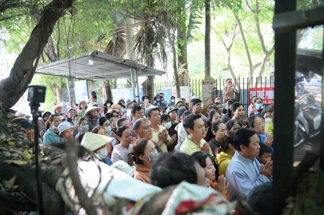 Phóng sinh tại bến phà Bình Mỹ