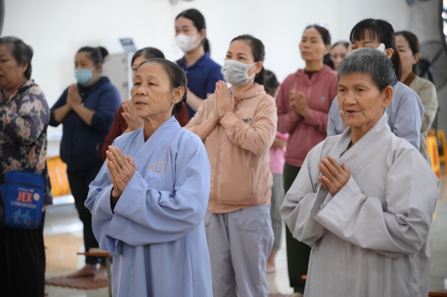 Phóng sinh tại bến phà Bình Mỹ