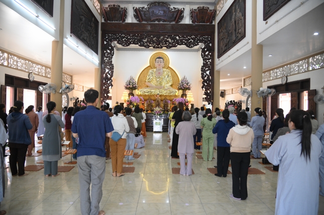 Phóng sinh tại bến phà Bình Mỹ