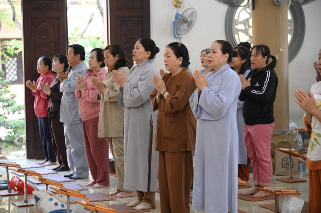 Phóng sinh tại bến phà Bình Mỹ