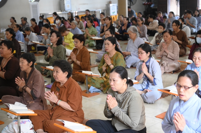 Phóng sinh tại bến phà Bình Mỹ