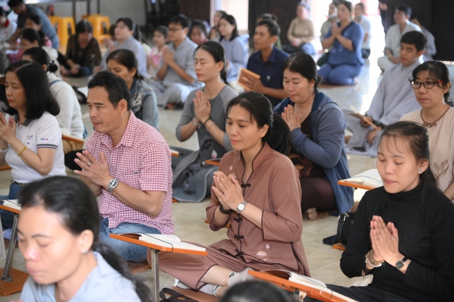 Phóng sinh tại bến phà Bình Mỹ