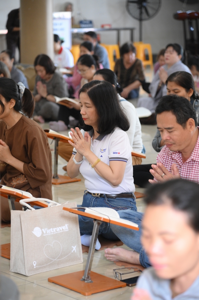 Phóng sinh tại bến phà Bình Mỹ