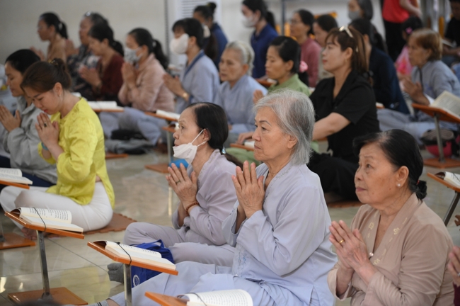 Phóng sinh tại bến phà Bình Mỹ