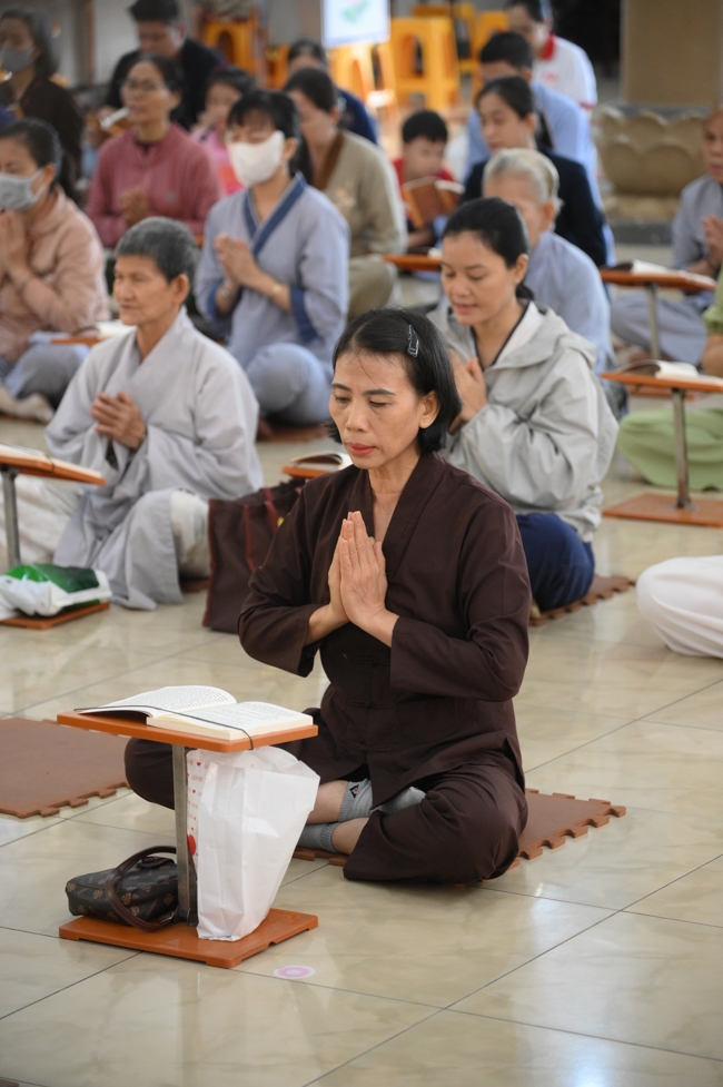 Phóng sinh tại bến phà Bình Mỹ