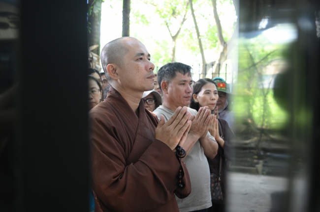 Phóng sinh tại bến phà Bình Mỹ