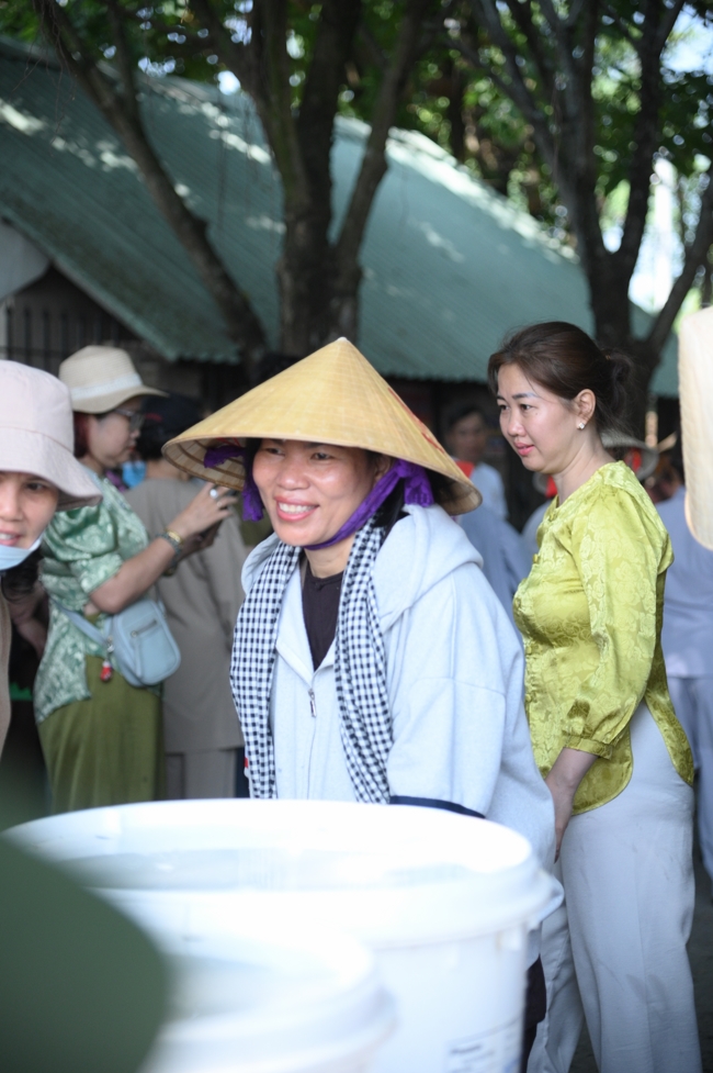 Phóng sinh tại bến phà Bình Mỹ