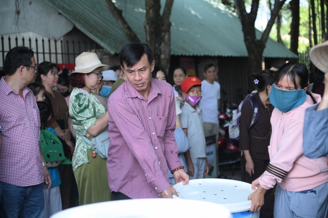 Phóng sinh tại bến phà Bình Mỹ