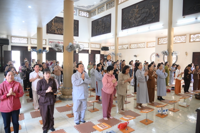 Phóng sinh tại bến phà Bình Mỹ