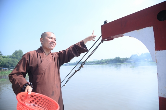 Phóng sinh tại bến phà Bình Mỹ