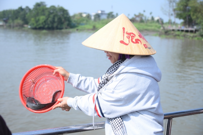 Phóng sinh tại bến phà Bình Mỹ