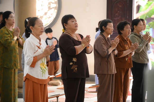 Phóng sinh tại bến phà Bình Mỹ