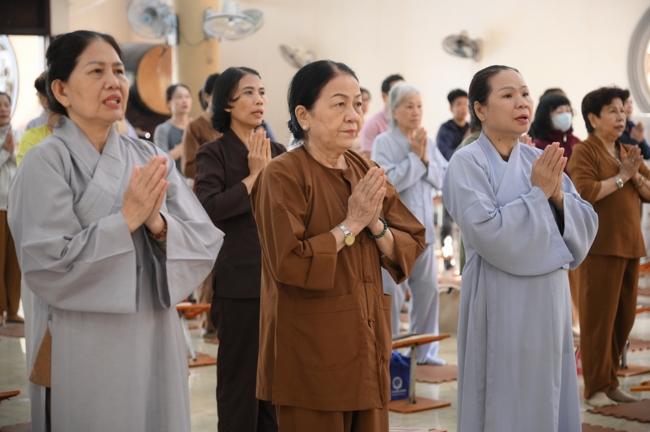 Phóng sinh tại bến phà Bình Mỹ