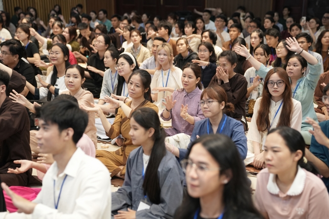 Đêm thiền trà - Khóa tu sinh viên “Hướng về Phật pháp.