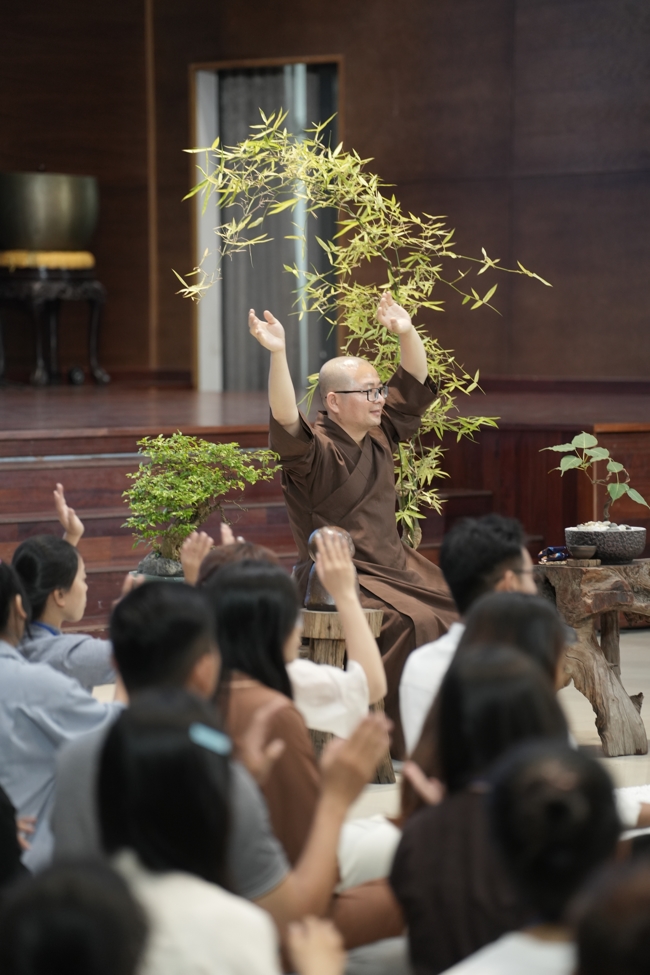 Đêm thiền trà - Khóa tu sinh viên “Hướng về Phật pháp.