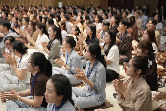 Đêm thiền trà - Khóa tu sinh viên “Hướng về Phật pháp.