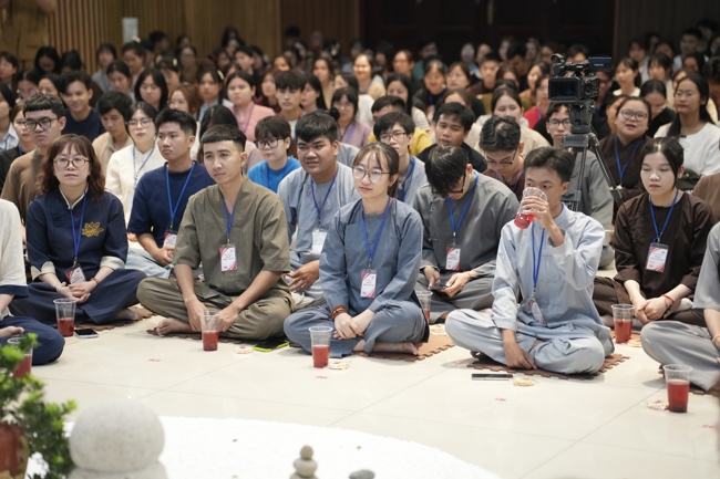 Đêm thiền trà - Khóa tu sinh viên “Hướng về Phật pháp.