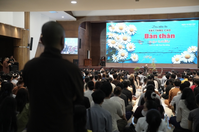 Đêm thiền trà - Khóa tu sinh viên “Hướng về Phật pháp.