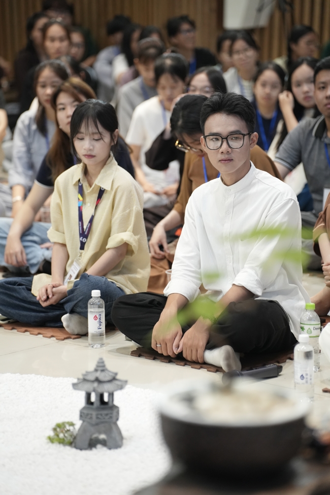 Đêm thiền trà - Khóa tu sinh viên “Hướng về Phật pháp.