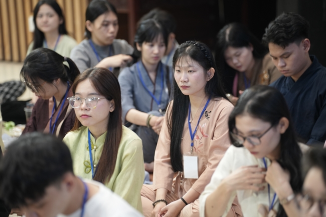 Đêm thiền trà - Khóa tu sinh viên “Hướng về Phật pháp.