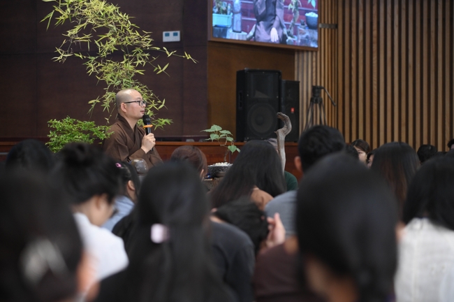 Đêm thiền trà - Khóa tu sinh viên “Hướng về Phật pháp.