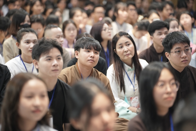 Khoá tu sinh viên Hướng về Phật pháp.