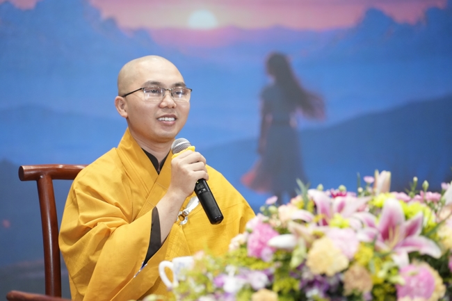 Khoá tu sinh viên Hướng về Phật pháp.