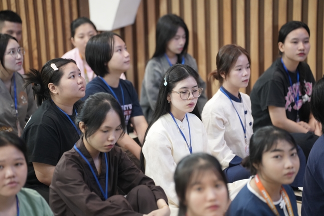 Khoá tu sinh viên Hướng về Phật pháp.