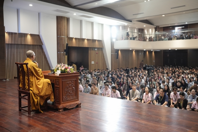 Khoá tu sinh viên Hướng về Phật pháp.