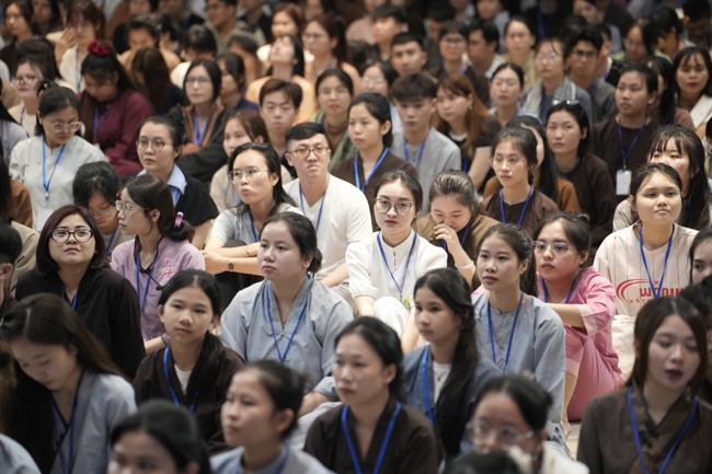 Khoá tu sinh viên Hướng về Phật pháp.