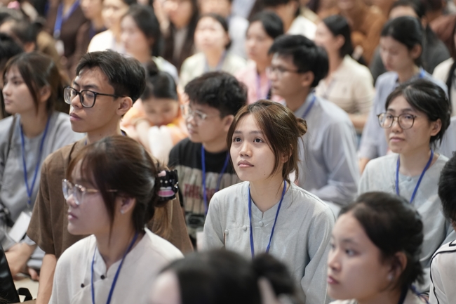 Khoá tu sinh viên Hướng về Phật pháp.