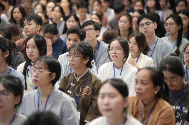 Khoá tu sinh viên Hướng về Phật pháp.