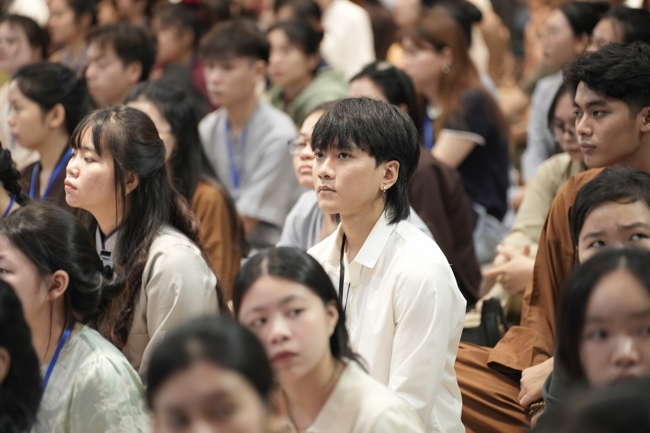 Khoá tu sinh viên Hướng về Phật pháp.