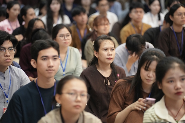 Khoá tu sinh viên Hướng về Phật pháp.