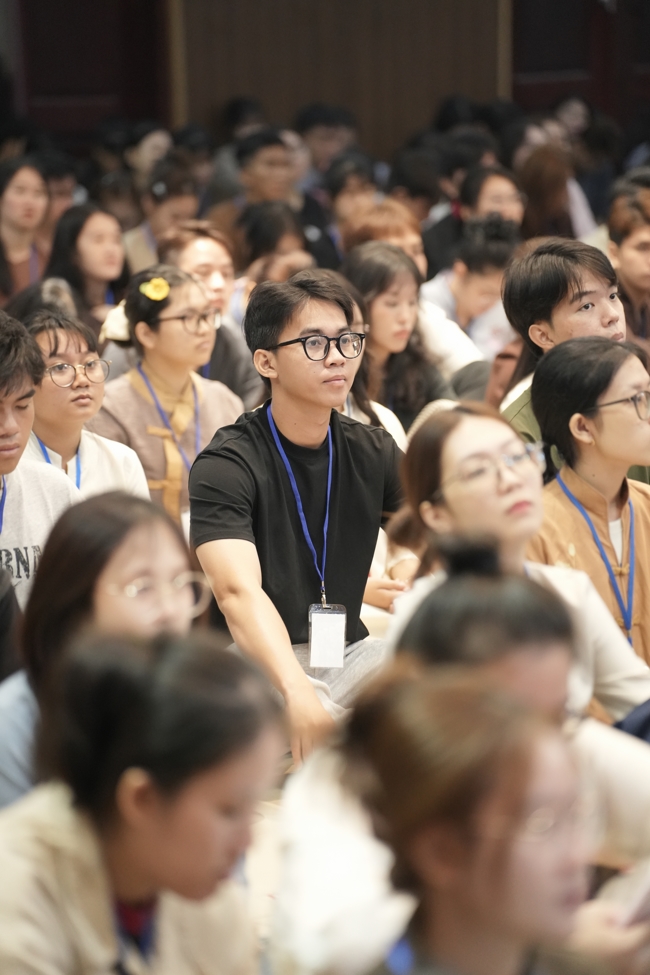 Khoá tu sinh viên Hướng về Phật pháp.