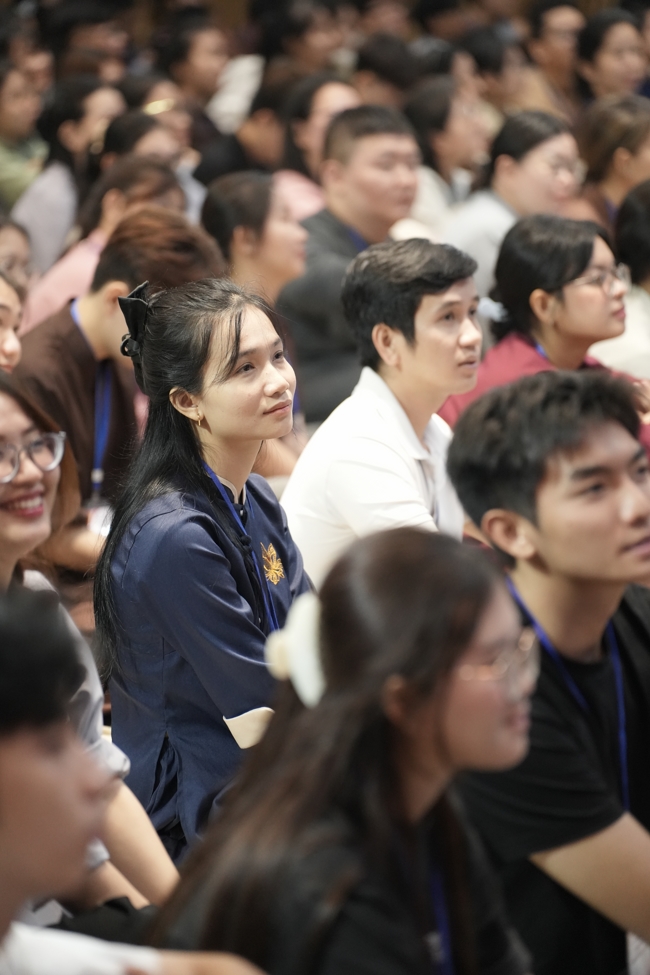 Khoá tu sinh viên Hướng về Phật pháp.