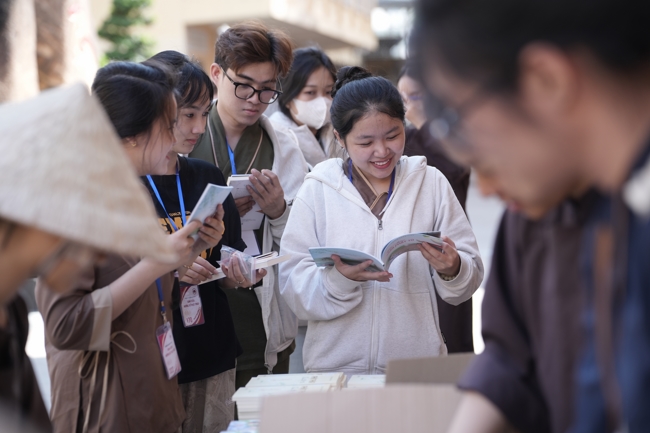 Khoá tu sinh viên Hướng về Phật pháp.