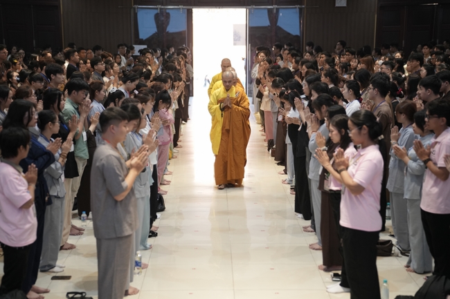 Khoá tu sinh viên Hướng về Phật pháp.