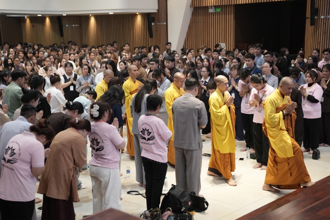 Khoá tu sinh viên Hướng về Phật pháp.