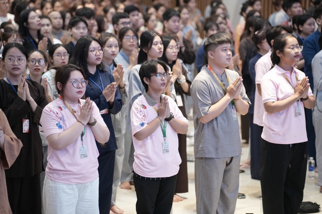 Khoá tu sinh viên Hướng về Phật pháp.