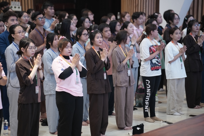 Khoá tu sinh viên Hướng về Phật pháp.