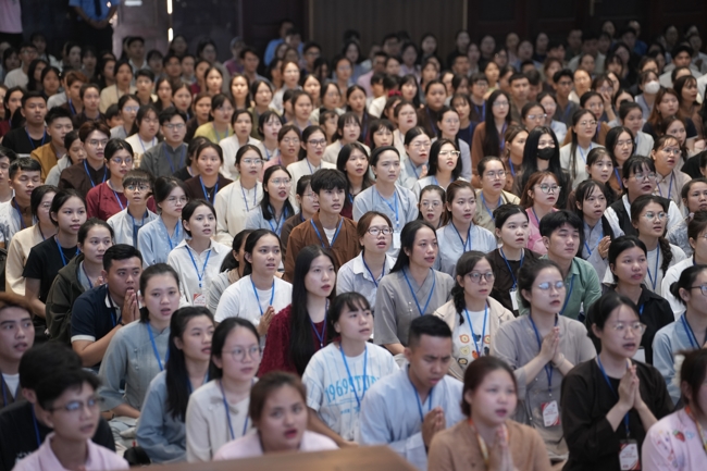 Khoá tu sinh viên Hướng về Phật pháp.