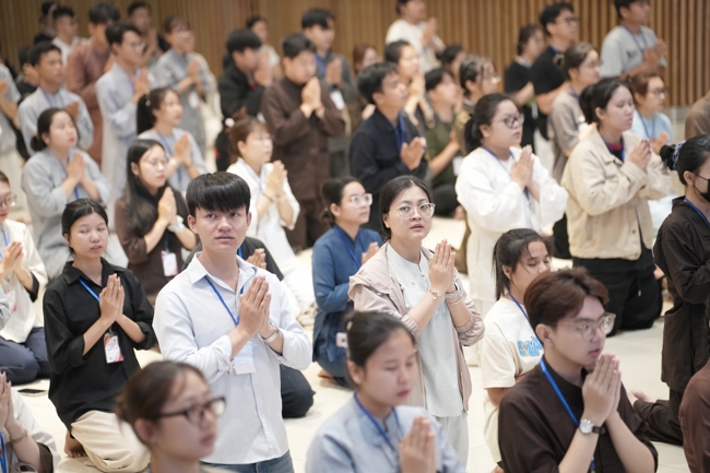 Khoá tu sinh viên Hướng về Phật pháp.