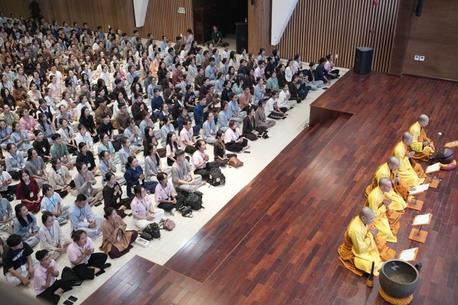 Khoá tu sinh viên Hướng về Phật pháp.