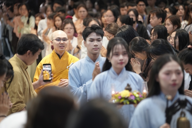 Khoá tu sinh viên Hướng về Phật pháp.