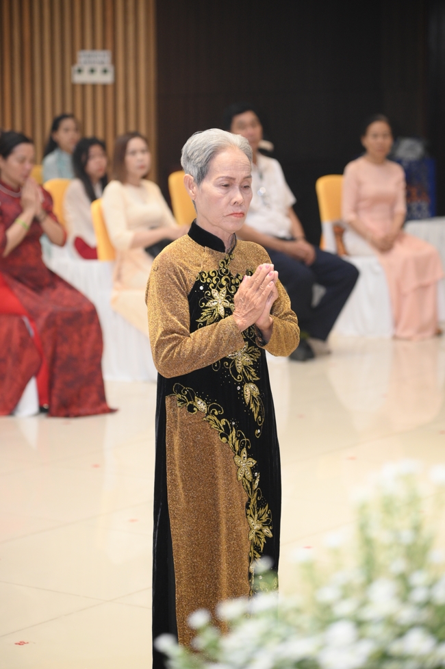 Wedding Ceremony at the pagoda
