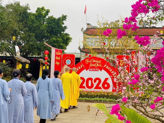 CHÙA ĐỐNG CAO - THANH HOÁ: KHAI KHOÁ TU NIỆM PHẬT MỘT NGÀY ĐẦU NĂM BÍNH NGỌ.