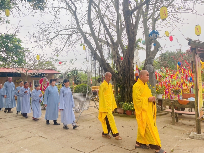 CHÙA ĐỐNG CAO - THANH HOÁ: KHAI KHOÁ TU NIỆM PHẬT MỘT NGÀY ĐẦU NĂM BÍNH NGỌ.