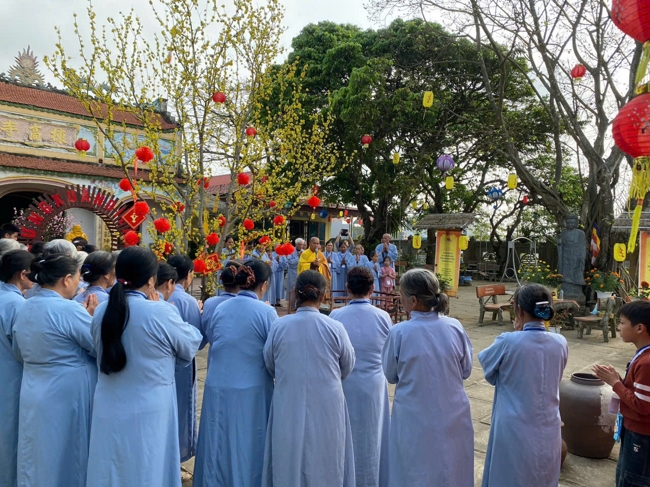 CHÙA ĐỐNG CAO - THANH HOÁ: KHAI KHOÁ TU NIỆM PHẬT MỘT NGÀY ĐẦU NĂM BÍNH NGỌ.
