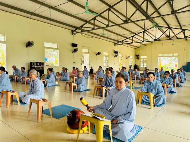 CHÙA ĐỐNG CAO - THANH HOÁ: KHAI KHOÁ TU NIỆM PHẬT MỘT NGÀY ĐẦU NĂM BÍNH NGỌ.